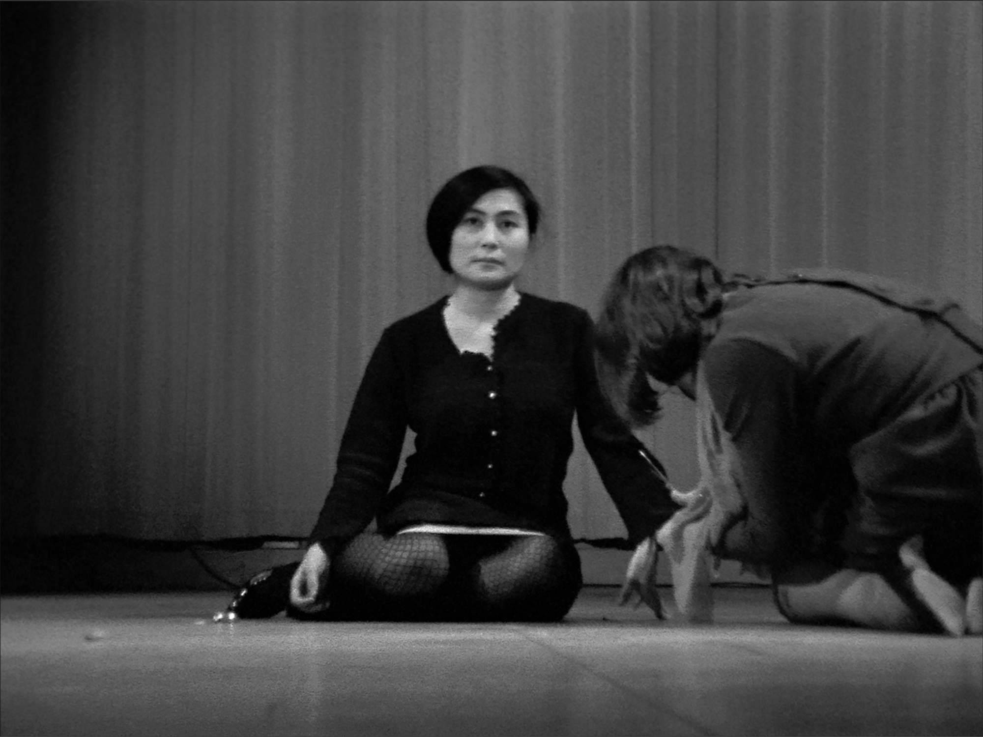 Yoko Ono - Cut Piece 1965 - 016