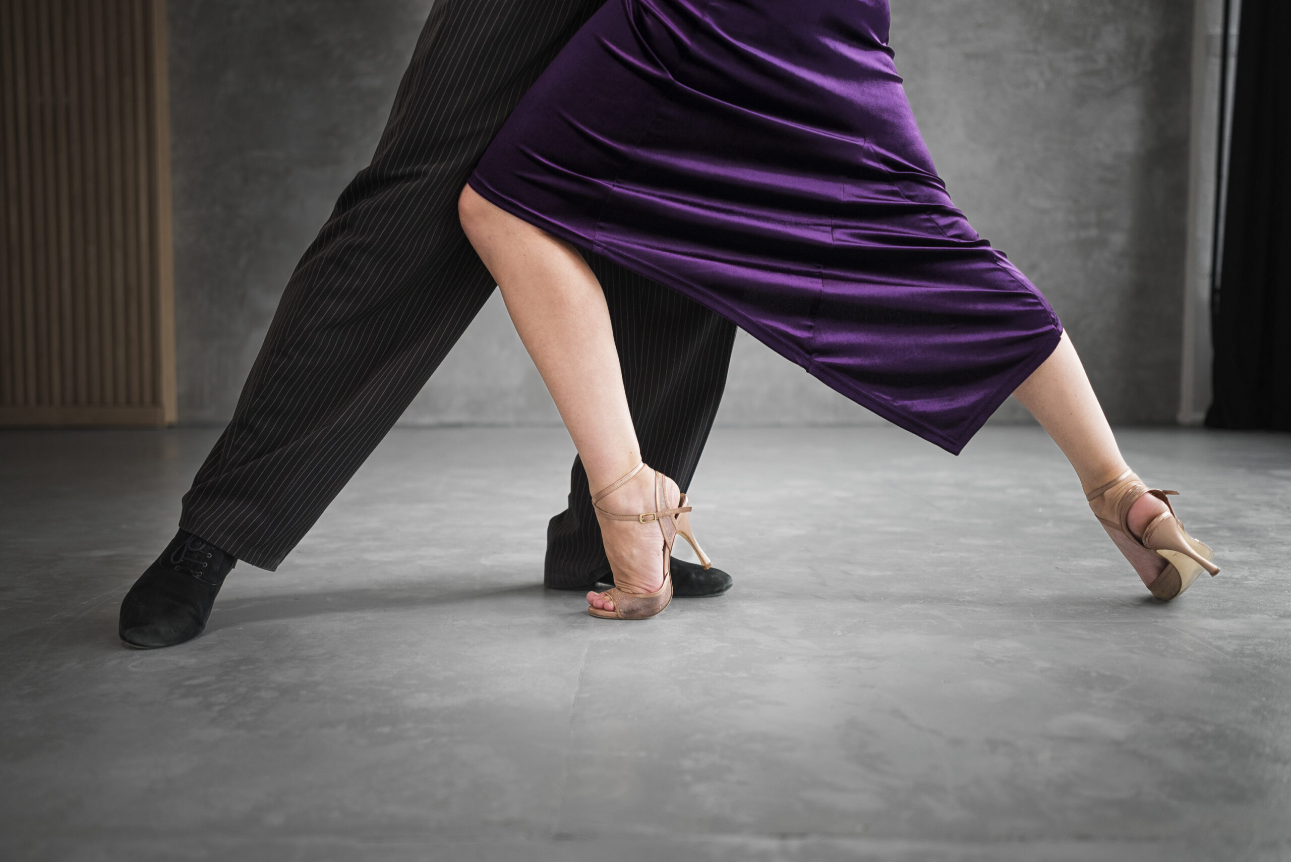 elegant-people-dancing-tango-2